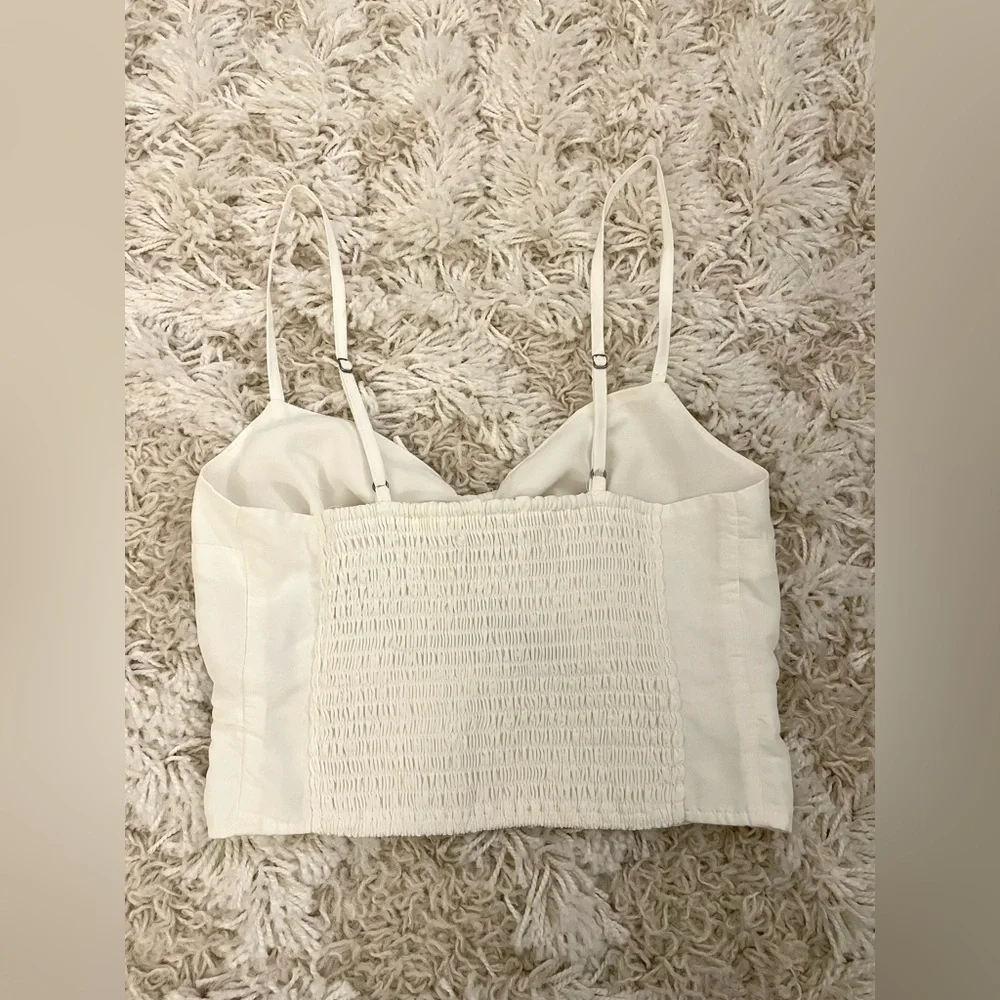 NEW Abercrombie & Fitch White Crop Top Size XS Crop Tank Top Cami - Picture 3 of 3